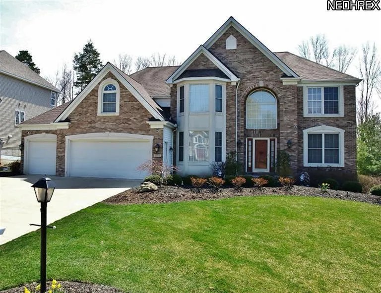 9333 W Hampton Dr, North Royalton, OH 44133