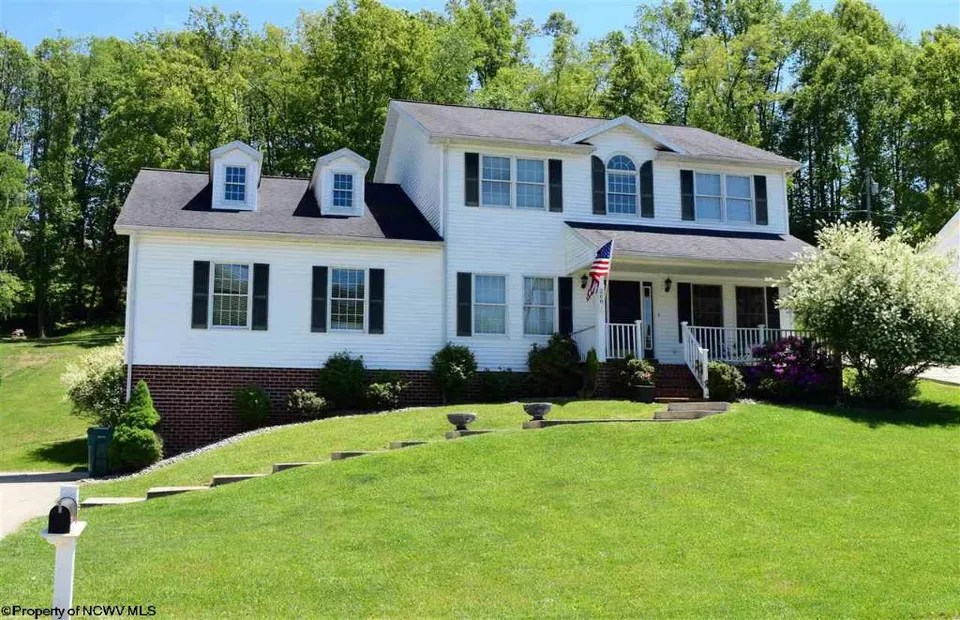 208 Sherwood Rd, Bridgeport, WV 26330