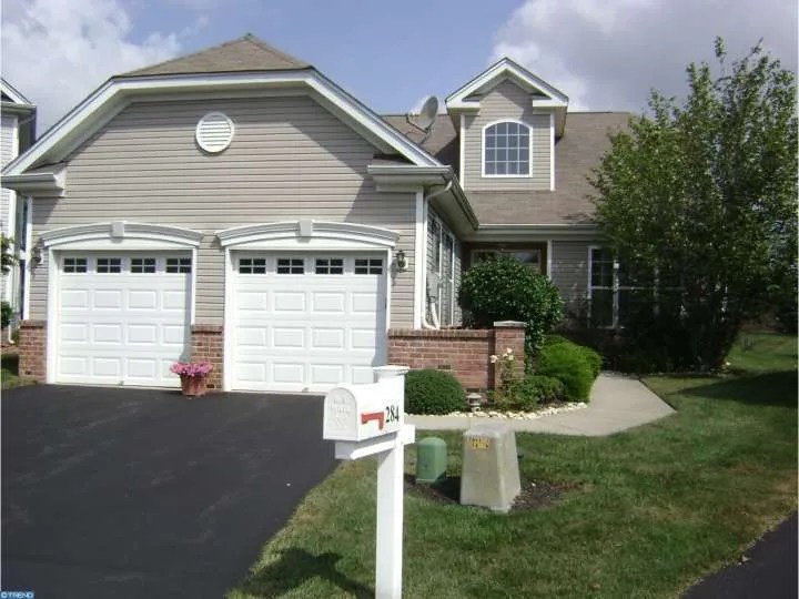 284 Ruben Ct, Monroe Township, NJ 08831