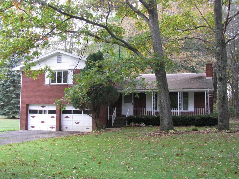 1148 Old Grade Rd, Falls Creek, PA 15840