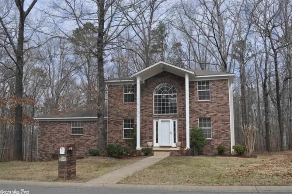 1308 River Oaks, Benton, AR 72019