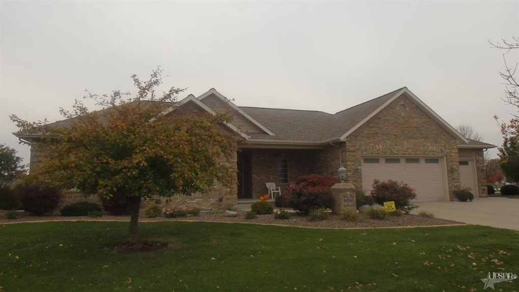 926 Old Colonial Dr, Berne, IN 46711