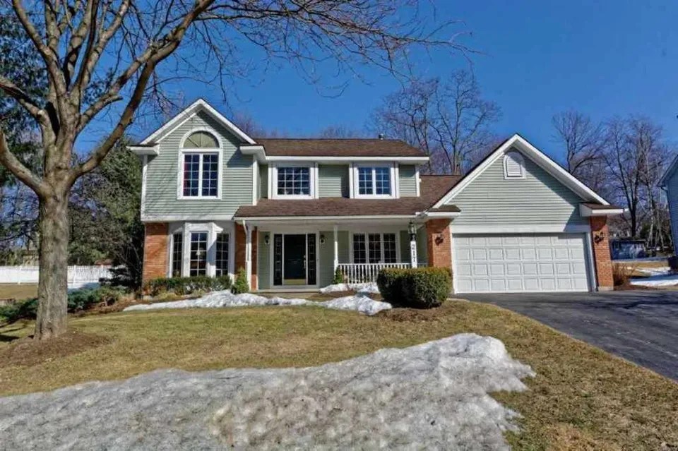 217 Shaker Ridge Dr, Niskayuna, NY 12309