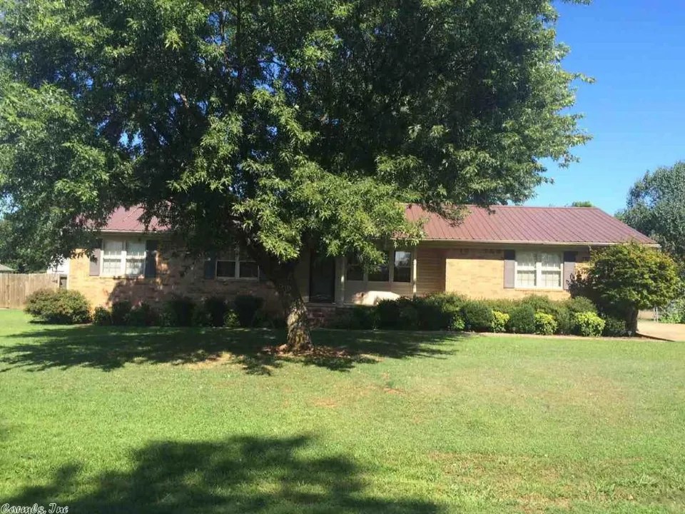 24 Westgate St, Searcy, AR 72143