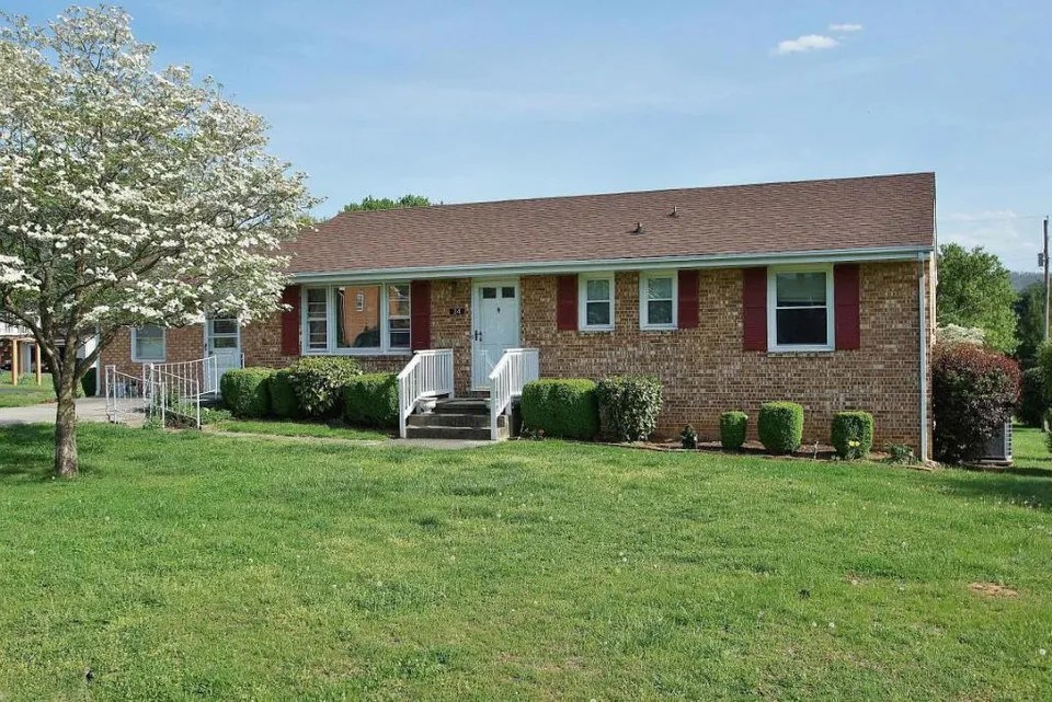 34 Sunnydale Ct, Troutville, VA 24175