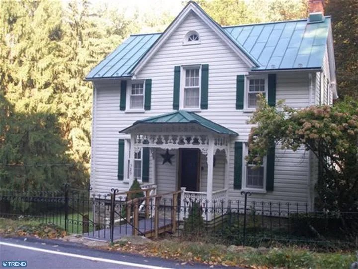 329 Mountaintop Rd, Reinholds, PA 17569