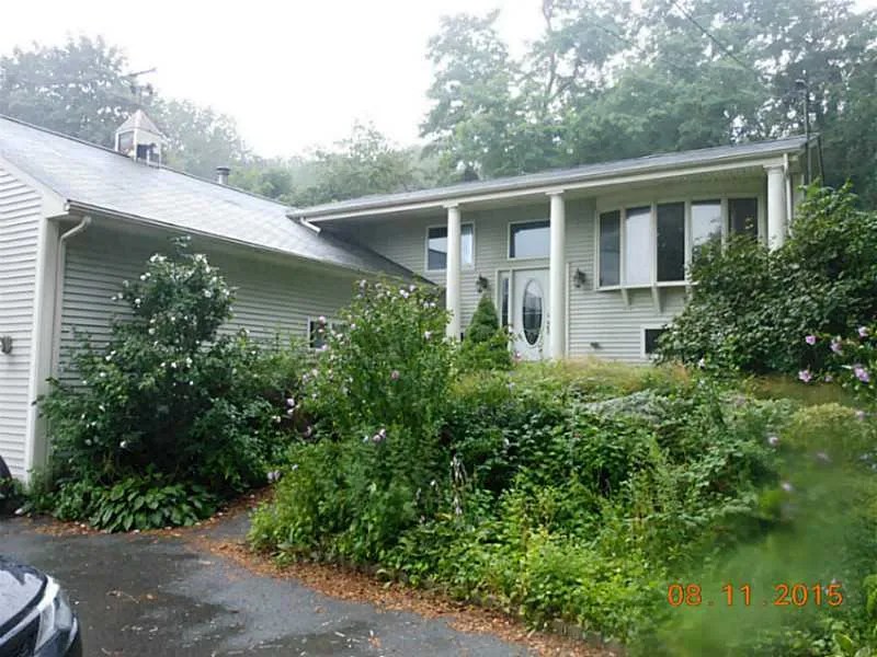 414 Middlebridge Rd, South Kingstown, RI 02879