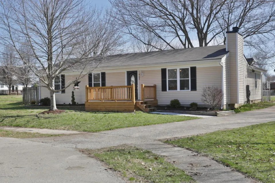 8605 Raintree Ct, Pewee Valley, KY 40056