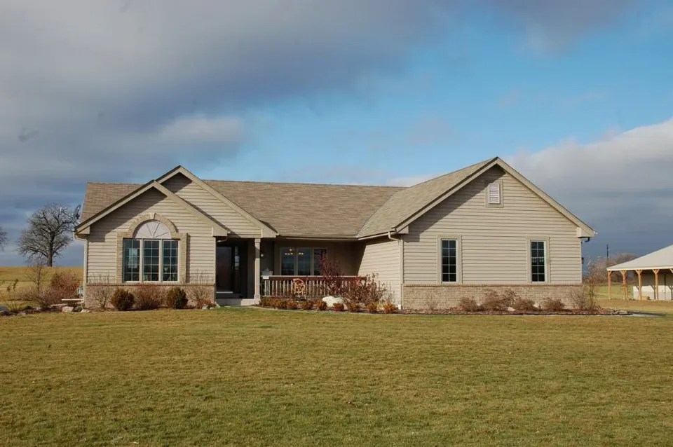 4585 108th St, Town of Raymond, WI 53126