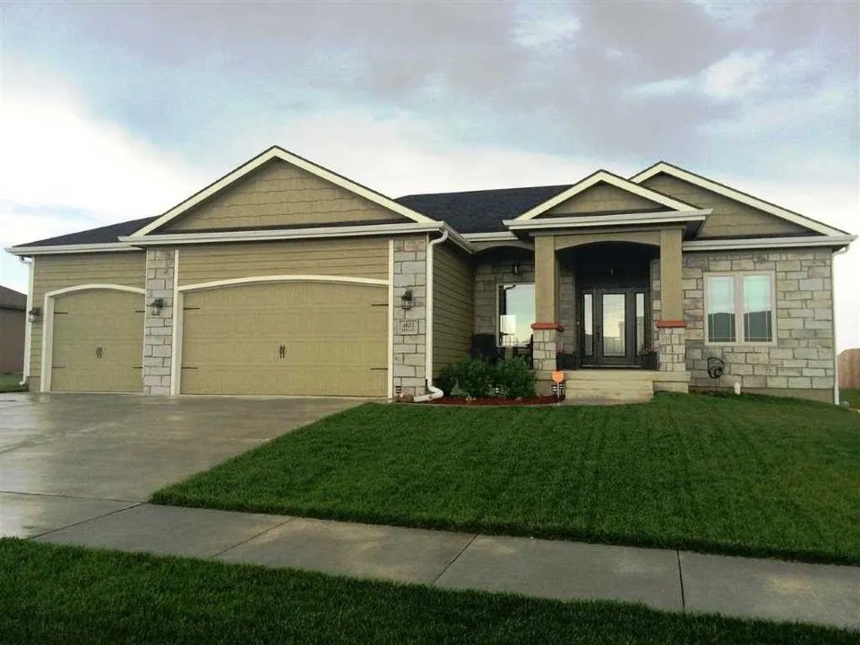 4631 S Dwight Dr, Manhattan, KS 66502