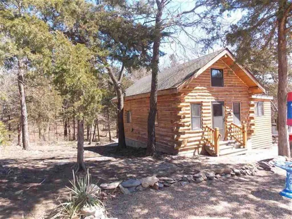 Twin Oaks Hbr, Lowry City, MO 64763