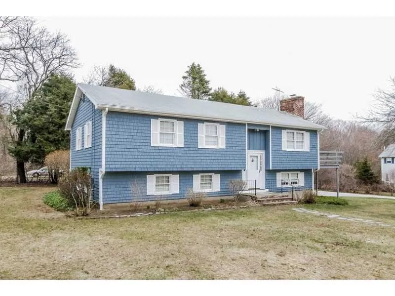 104 Hillside Rd, South Kingstown, RI 02879