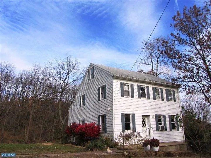 223 Christmas Village Rd, Womelsdorf, PA 19567