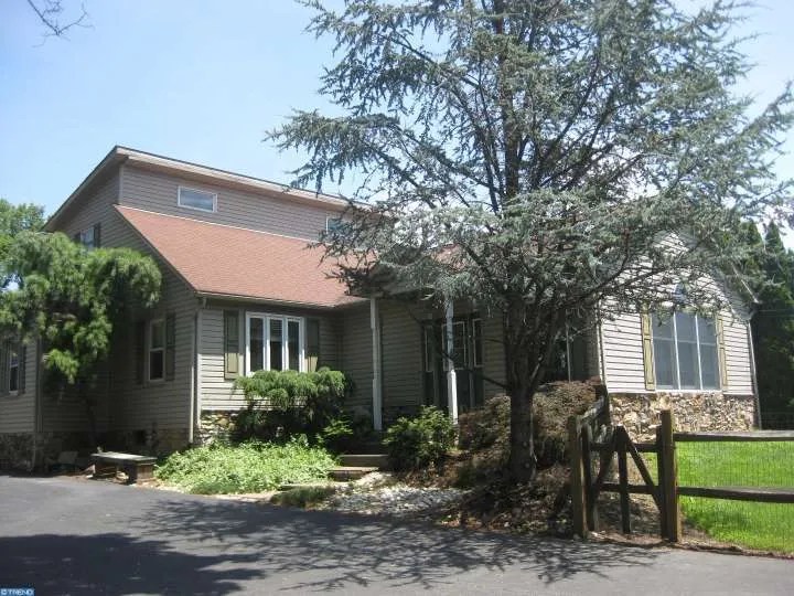 2601 Easton Rd, Hellertown, PA 18055