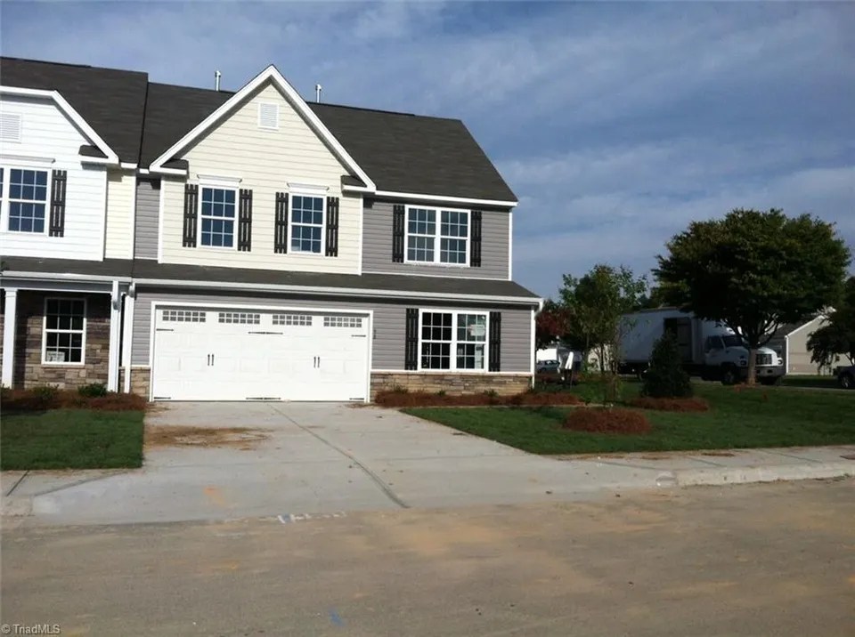 109 Tilleys Grove Dr, Kernersville, NC 27284