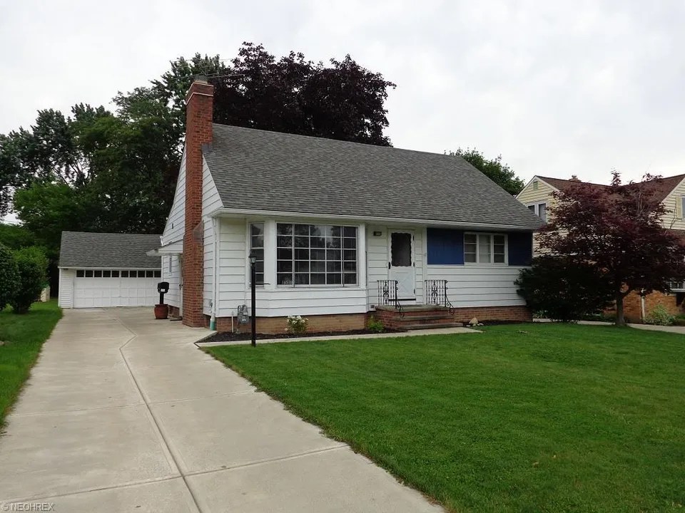 16519 ster Rd, Middleburg Heights, OH 44130