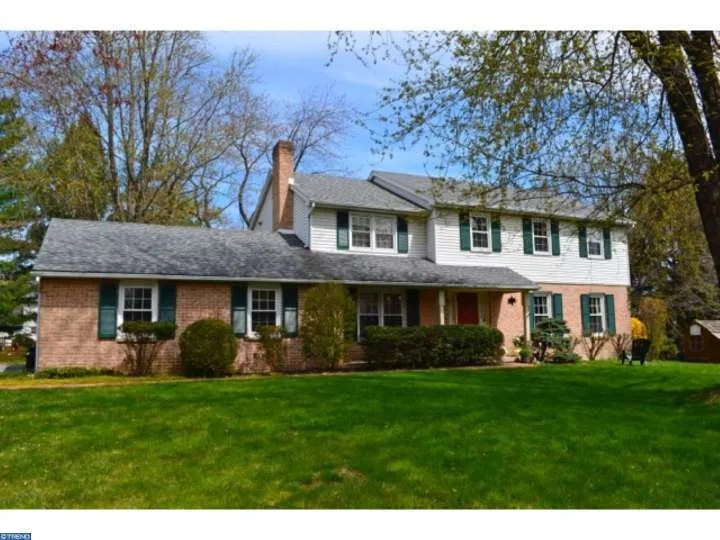 747 E Macada Rd, Bethlehem, PA 18017