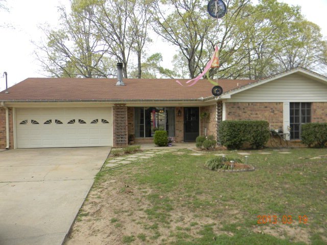 305 Westwood Rd, Palestine, TX 75803