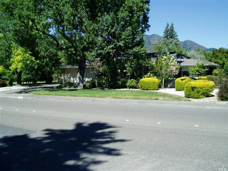 6831 Oakmont Dr, Santa Rosa, CA 95409