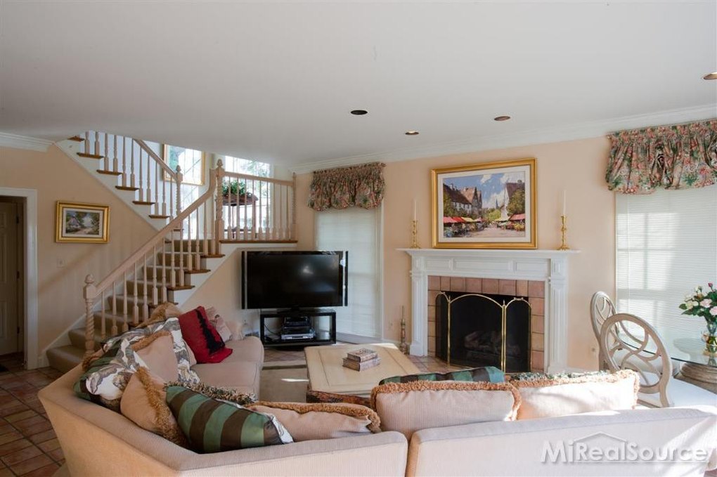 6 Dodge Pl, Grosse Pointe, MI 48230