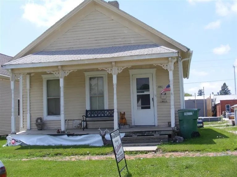206 S Maple St, Creston, IA 50801