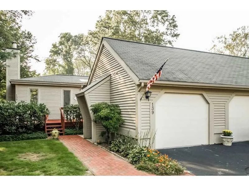 139 Pine Glen Dr, East Greenwich, RI 02818