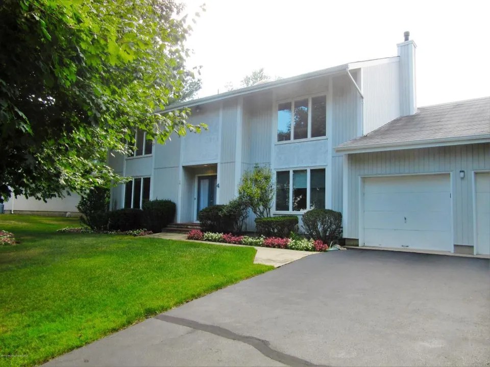 4 Harvard Ct, Oakhurst, NJ 07755