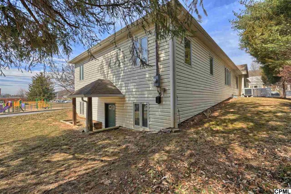 233 Maple Ln, New Bloomfield, PA 17068
