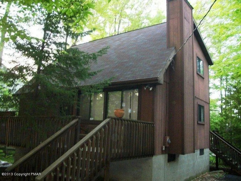 1123 Kensington Dr, Tobyhanna, PA 18466