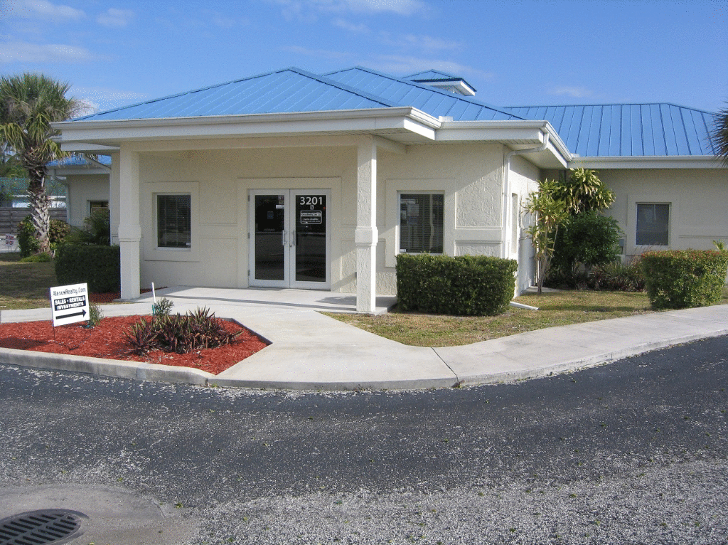 3284 NE Holly Creek Dr, Jensen Beach, FL 34957