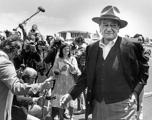 15 Short Male Actors Who Secretly Wear Lifts_国际_蛋蛋赞