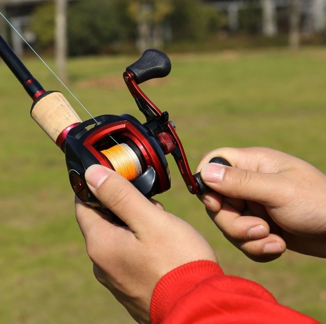 新品 ベイトリール 釣り道具 お洒落 海水 淡水 フィッシング 18BB 黒×赤 右ハンドル...