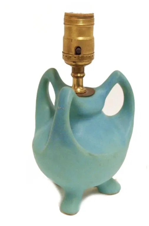 VAN BRIGGLE ART POTTERY TABLE LAMP, ORIGINAL SHADE Lot 299