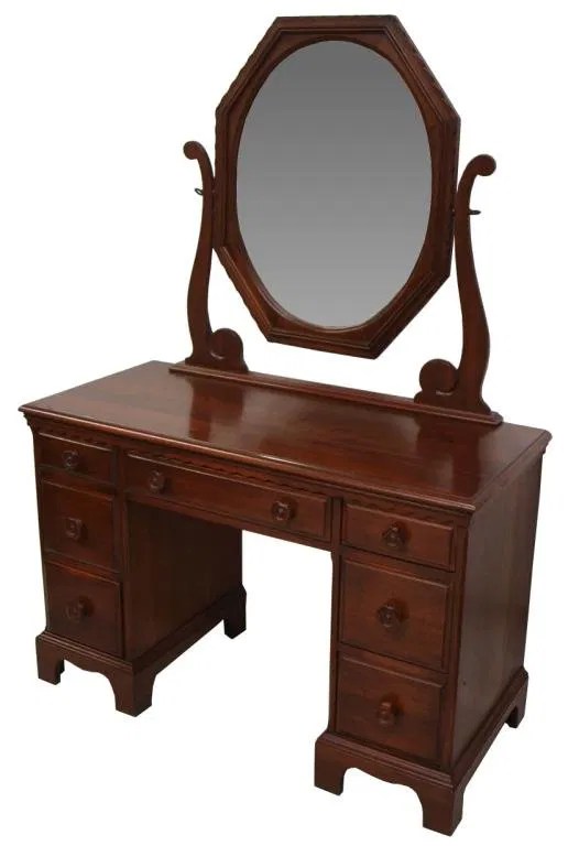 DAVIS COMPANY 'SOLID WALNUT' BEDROOM SUITE Lot 201