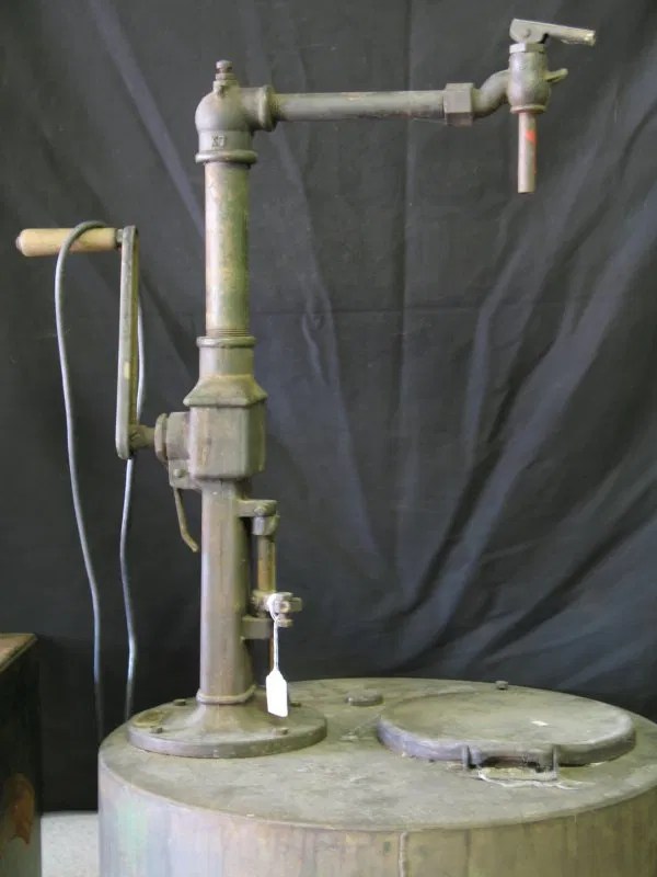 820 1920s PHILLIPS BULK OIL PUMP DISPENSER LUBESTER Lot 820