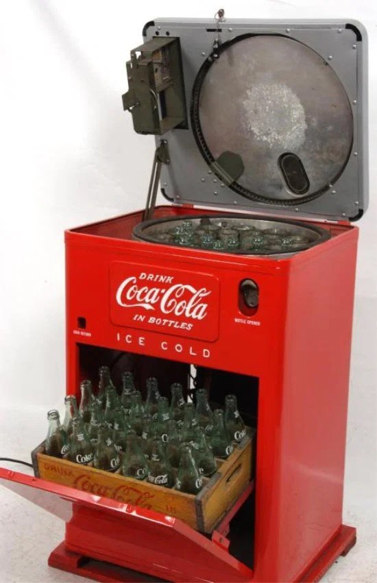Vendo 23 Deluxe CocaCola Cooler Lot 336
