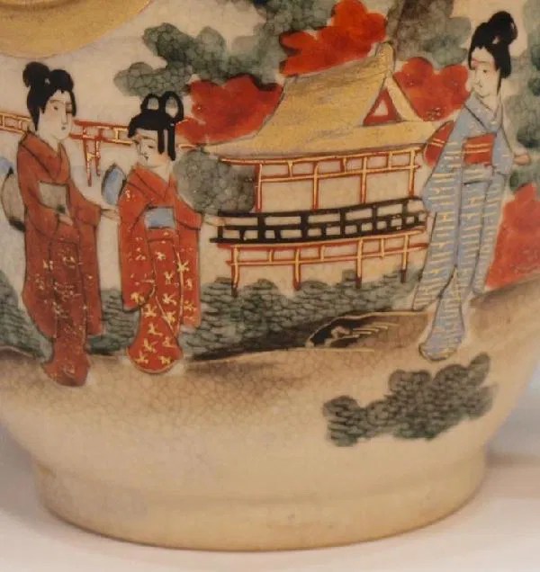 426 HEAVILY GILT JAPANESE SATSUMA DRAGON TEAPOT Lot 426