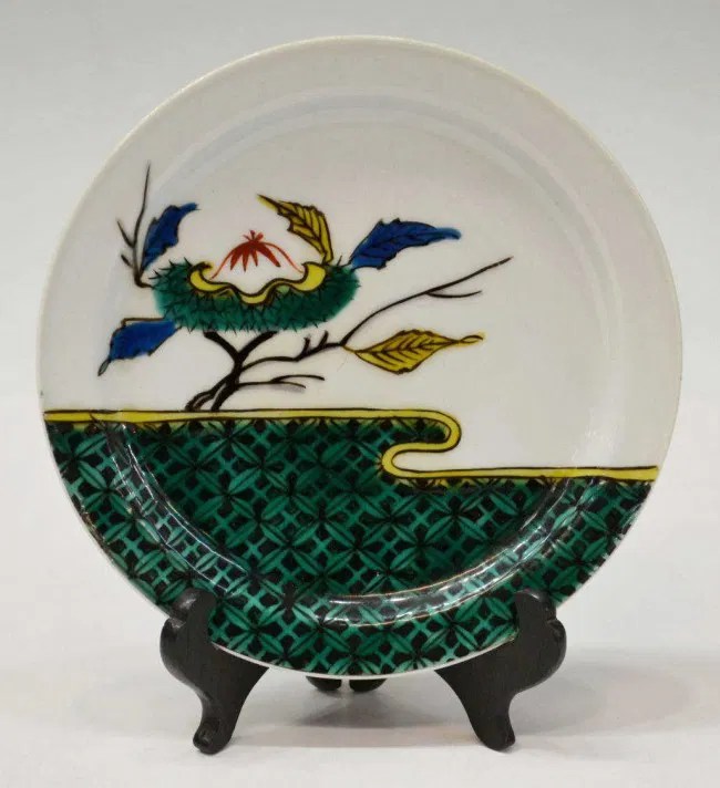 639 (5) FRAMED JAPANESE KOKUTANI PORCELAIN DISHES Lot 639