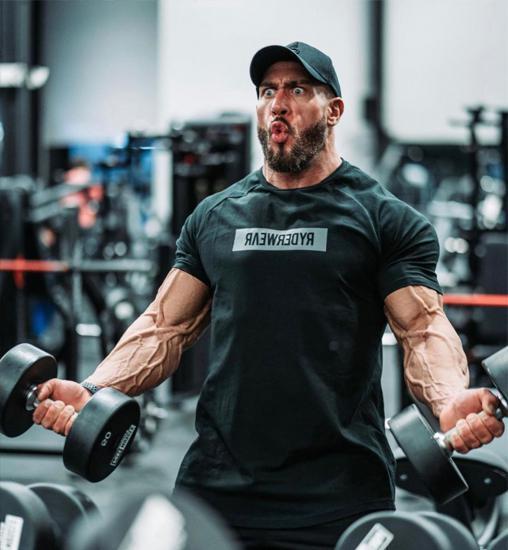 With a body weight of 128 kilograms, full muscle mass and perfect