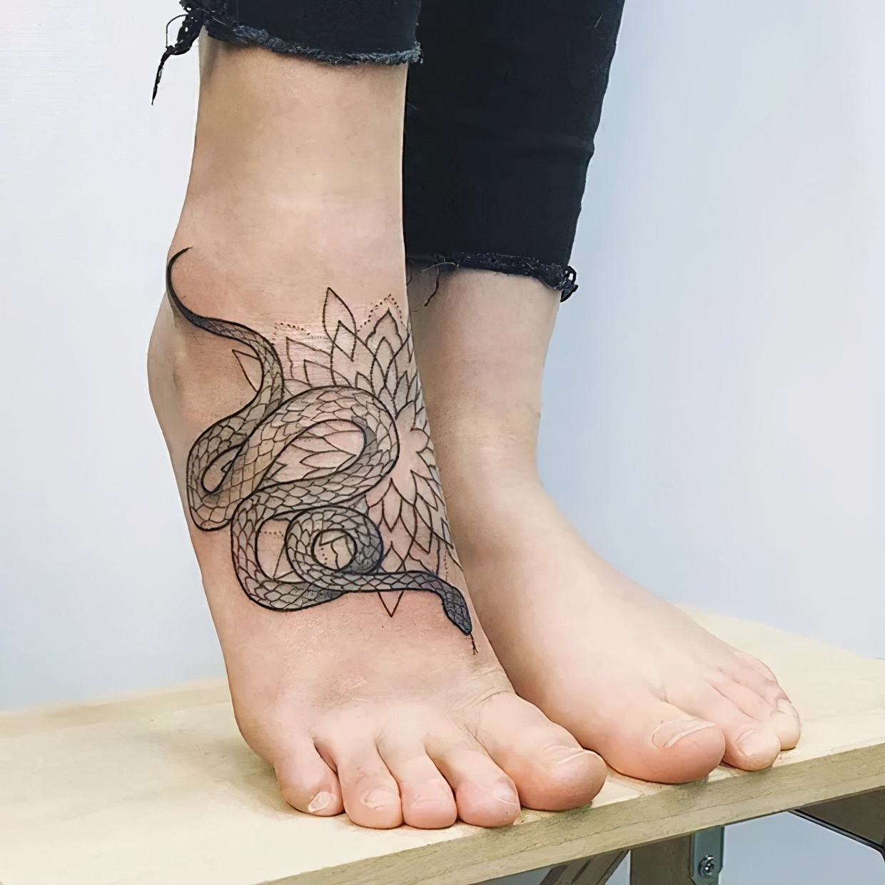 10 Body Parts For Girls, Most Suitable For Snake Tattoos, Worth Collecting - Inews 1240_x_1240_jpg