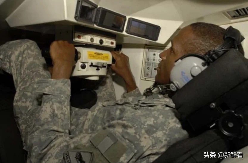 From the inside of the Russian and American main battle tanks, look at