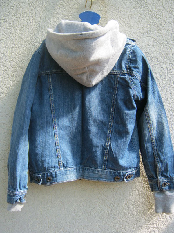 ZARA enfant Blouson en Jean + Sweat shirt à capuche Le vide