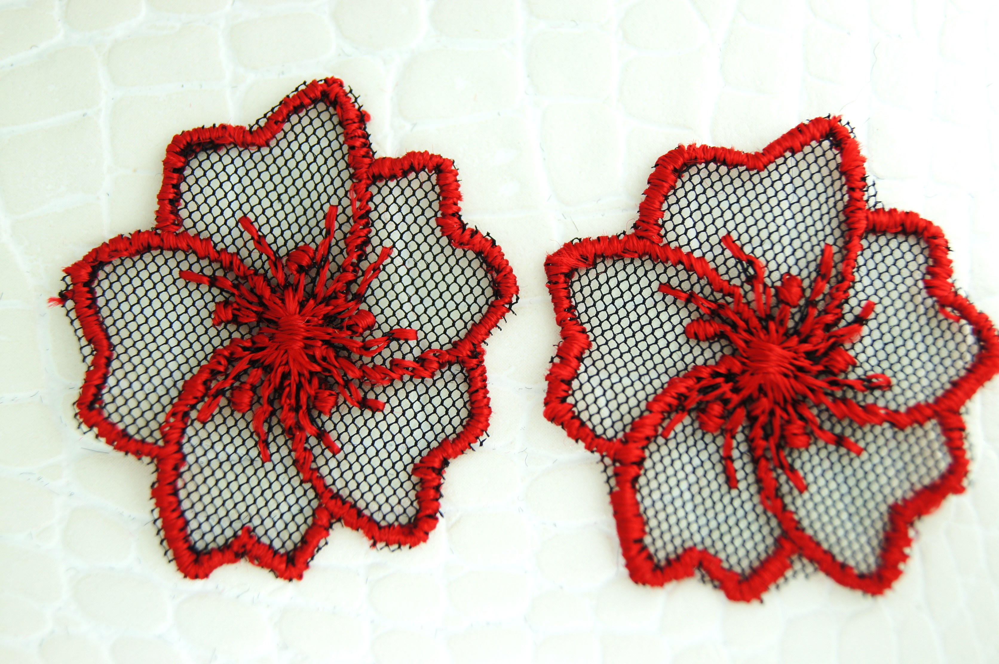 Red Black Sheer Netting Floral Design Vintage Applique appliques62
