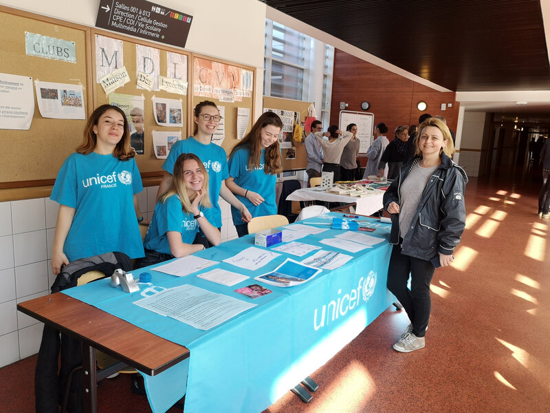 LA CELLE STCLOUD LE LYCEE CORNEILLE TOUJOURS AVEC L'UNICEF