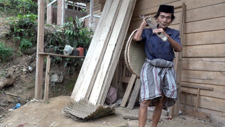 Kisah Kakek Tabelo di Polman, Puluhan Kilometer Berjalan