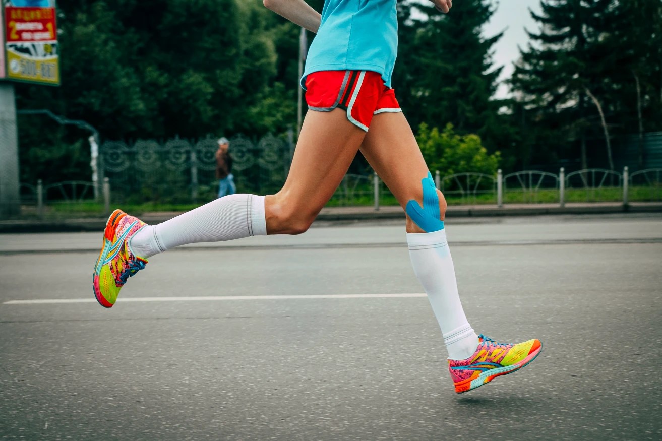 How To Tape A Knee For Running 8Step Guide + 5 Tips