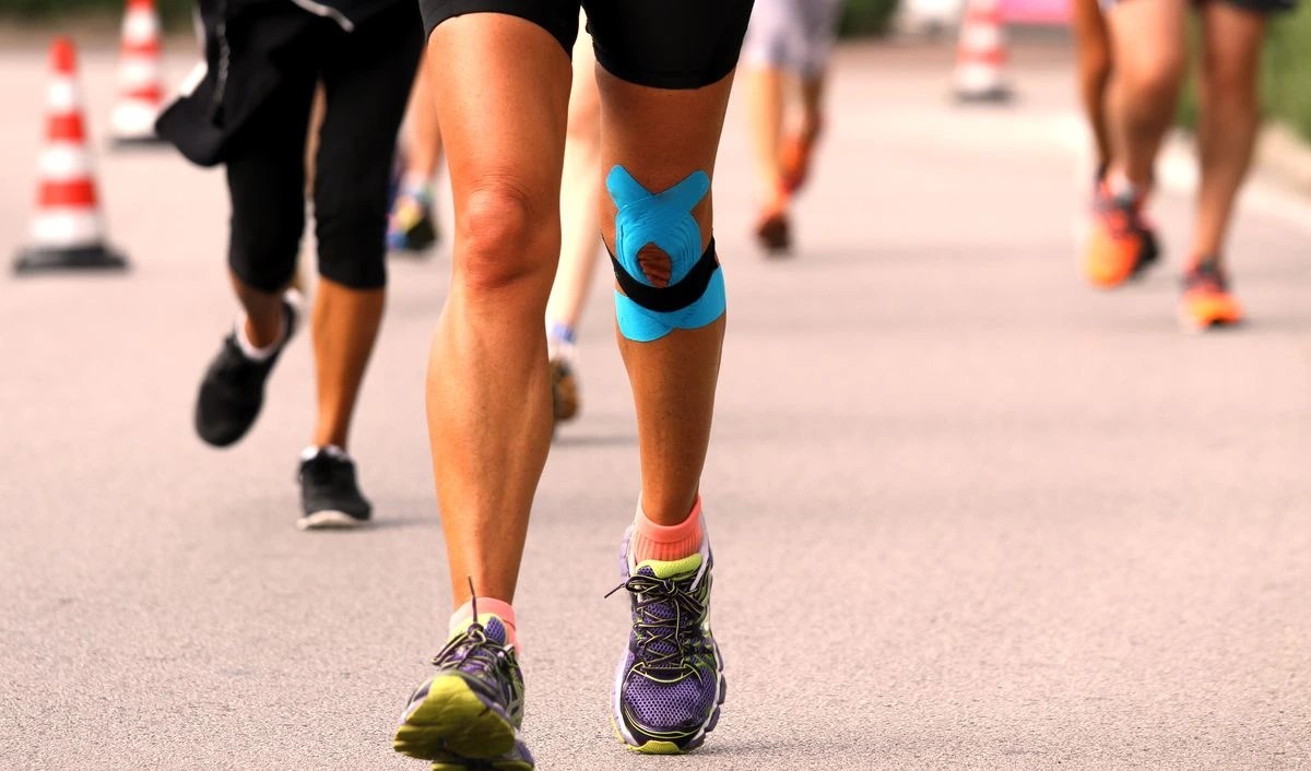 How To Tape A Knee For Running 8Step Guide + 5 Tips(04)