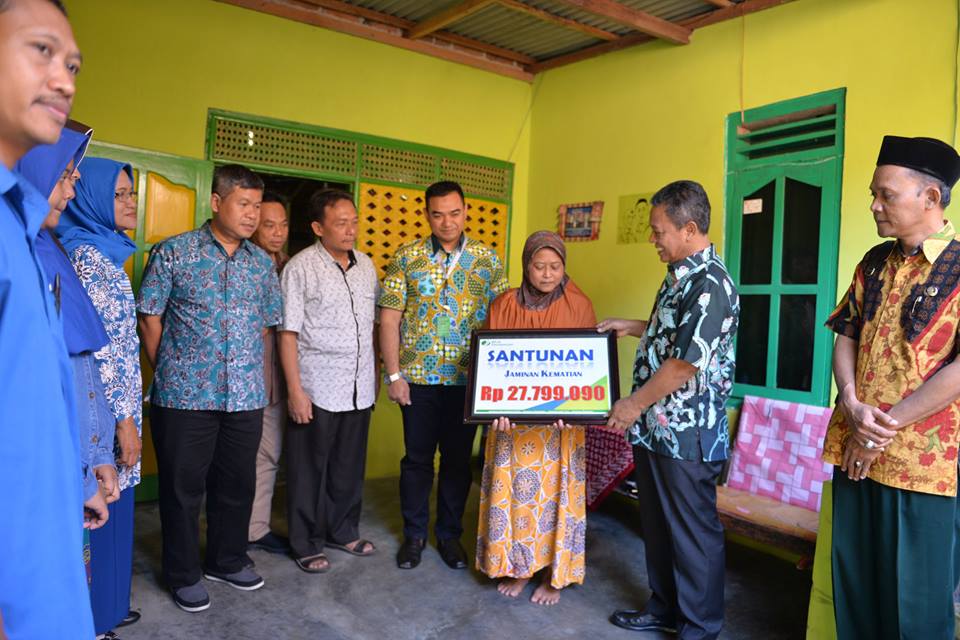 Pemkab Pacitan Serahkan Santunan Kematian BPJS