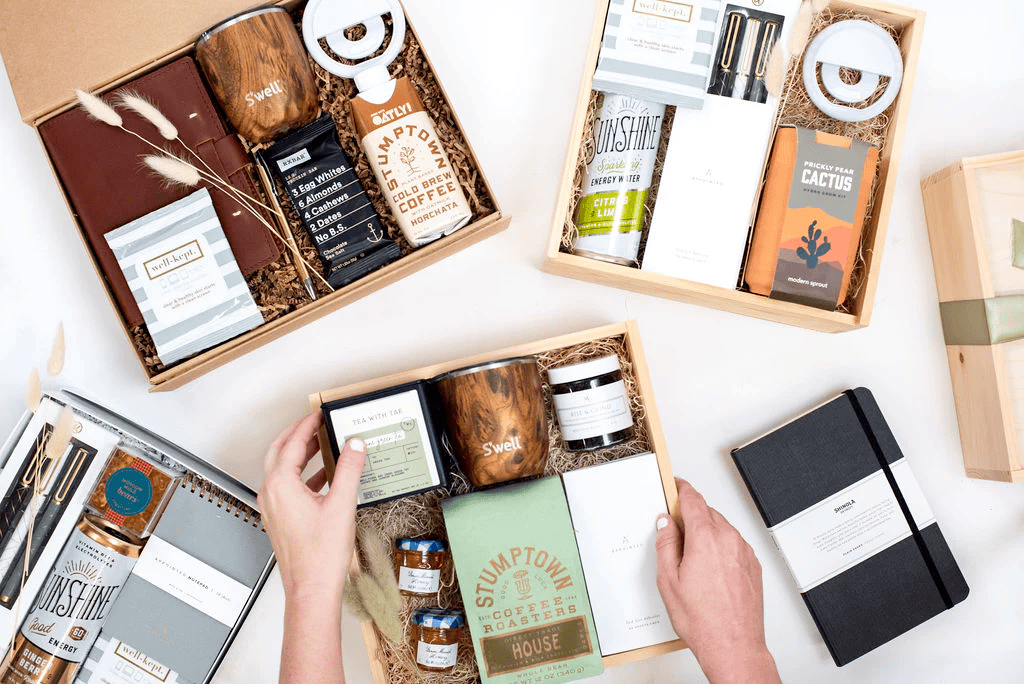How to Create the Perfect Gift Box for Employees Packoi