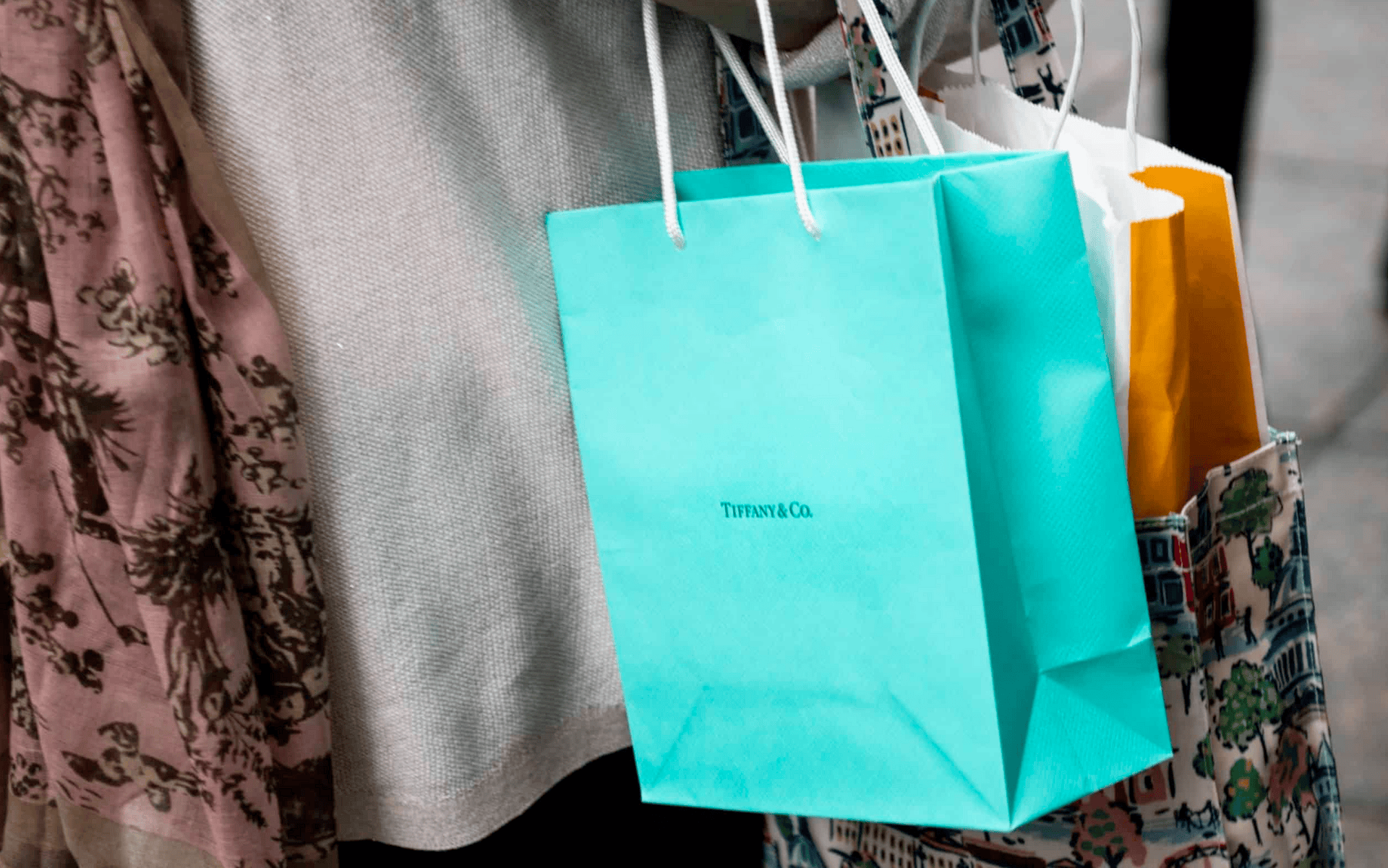 12 Fashionable Retail Bag Design Ideas for Clothing and Accessories